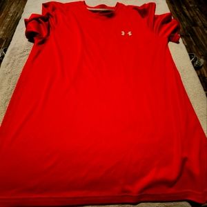 2 Mens sz Sm short-sleeved UA heatgear shirts